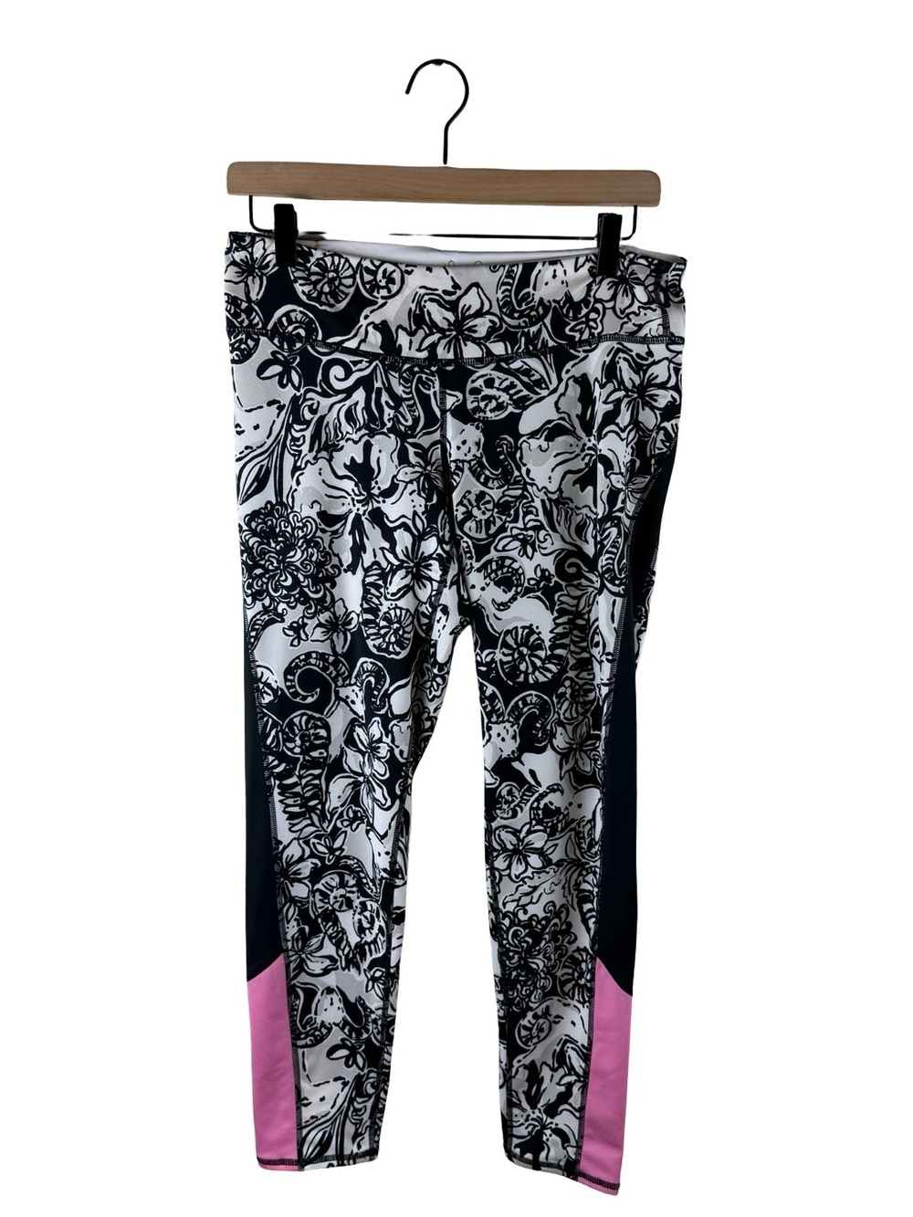 Lilly Pulitzer Black and White Luxletic Leggings Large